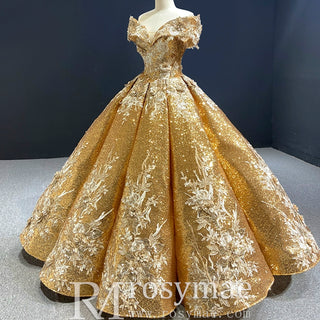 Vestido de quinceañera con hombros descubiertos y estampado floral dorado