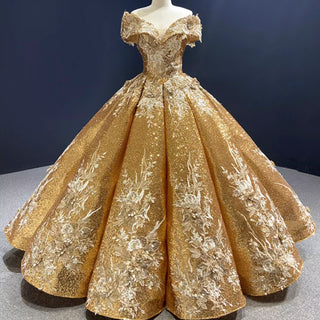 Vestido de quinceañera con hombros descubiertos y estampado floral dorado