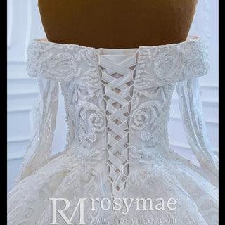 Robe de mariée en dentelle à épaules dénudées et manches longues