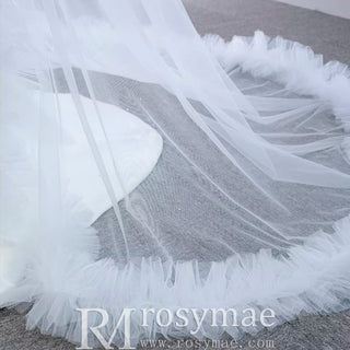 Robe de mariée sirène en satin à trou de serrure au design unique avec cape