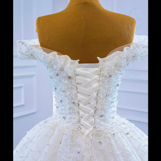 Robe de mariée à épaules dénudées et perles