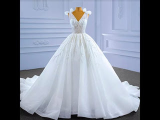 Luxury Tulle Ball Gown Wedding Dresses with V-neck