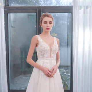 v-Neckline-Ball-Gown-Layered-Tulle-Wedding-Gowns